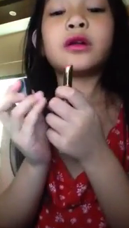 Choáng váng với thiếu nữ 10X tung clip dạy trang điểm 