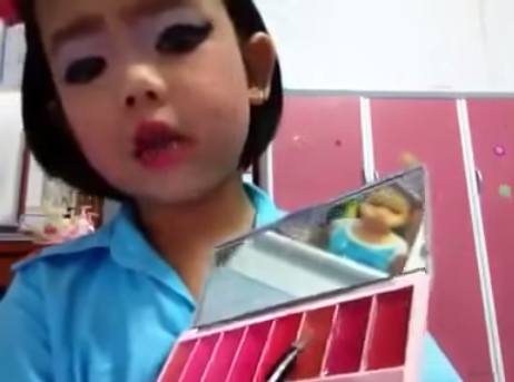 Choáng váng với thiếu nữ 10X tung clip dạy trang điểm 