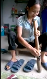 Clip: Thiếu nữ “phê” thuốc lào nằm bò dưới đất