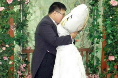 Những cuộc hôn thú kỳ quặc nhất quả đất