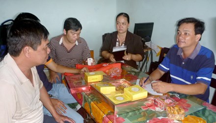 Thực hư vụ nhân bánh trung thu “đốt cháy xèo xèo”, có mùi khét