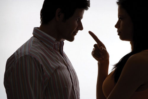 Tình huống trớ trêu: Vợ/chồng cùng dắt bồ vào quán cafe