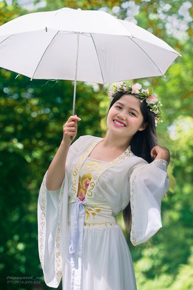 Hot girl “bán thịt lợn” được mời làm đại sứ game Hot girl “bán thịt lợn” được mời làm đại sứ game