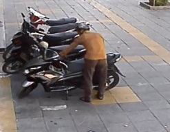 Clip: “Đạo chích” phá khóa xe Airblade trong tích tắc