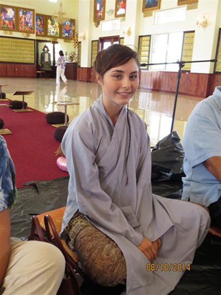 Sư cô xinh đẹp 17 tuổi người Mỹ xuất gia theo phật Việt Nam