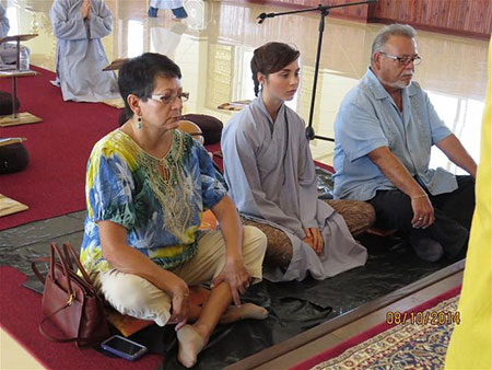 Sư cô xinh đẹp 17 tuổi người Mỹ xuất gia theo phật Việt Nam