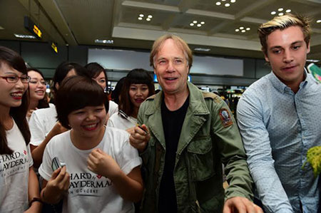 Dân mạng háo hức chào đón Richard Clayderman đến Việt Nam Dân mạng háo hức chào đón Richard Clayderman đến Việt Nam