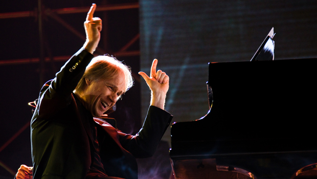 Dân mạng háo hức chào đón Richard Clayderman đến Việt Nam Dân mạng háo hức chào đón Richard Clayderman đến Việt Nam