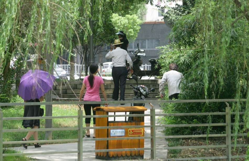 Mở dịch vụ “ân ái”ngay tại công viên