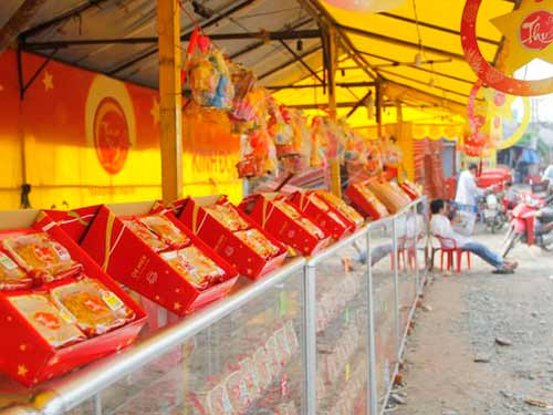 Cửa hàng ế ẩm, bánh Trung thu hạ giá sớm Cửa hàng ế ẩm, bánh Trung thu hạ giá sớm