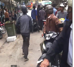 Clip: Dân đòi đánh “kẻ cướp” náo loạn cả khu phố