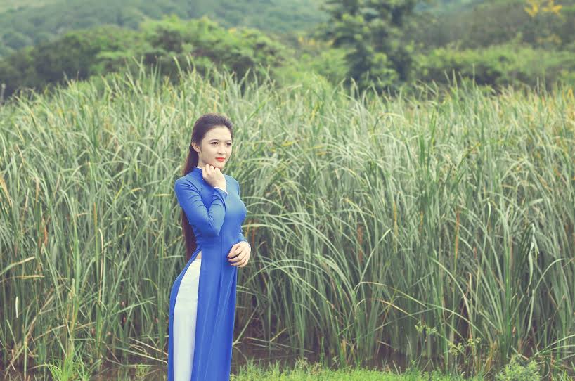 Hot girl 9X đẹp dịu dàng với tà áo dài