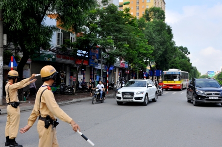 Bắt đầu cấm ô tô lưu thông vào đường Xuân Thủy – Cầu Giấy