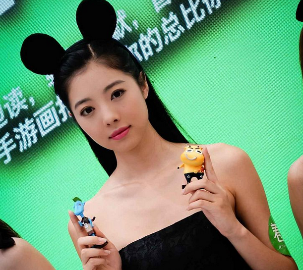 Hội chợ game lớn nhất thế giới: Bỏng mắt với bóng hồng xinh đẹp