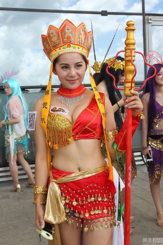 Hội chợ game lớn nhất thế giới: Bỏng mắt với bóng hồng xinh đẹp