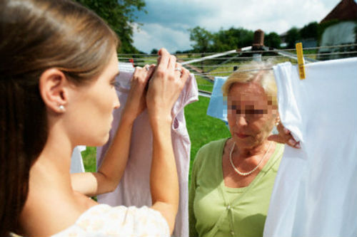 Mẹ chồng tát tôi vì bênh con gái