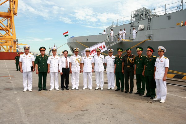 Chiến hạm hiện đại nhất Ấn Độ thăm Việt Nam