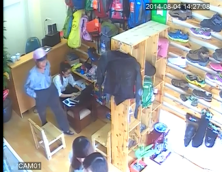 Clip: “Tể tướng lưng gù” U60 trộm nhanh như chớp