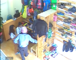 Clip: “Tể tướng lưng gù” U60 trộm nhanh như chớp