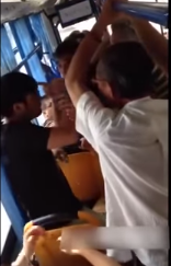 Clip: Không nhường ghế xe bus, thanh niên bị cụ già đánh hội đồng