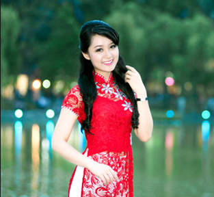 Cận cảnh nhan sắc MC có gương mặt baby của VTV