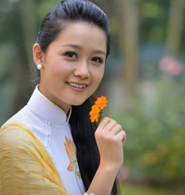 Cận cảnh nhan sắc MC có gương mặt baby của VTV