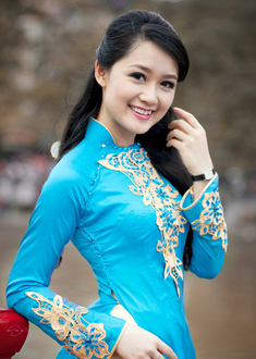 Cận cảnh nhan sắc MC có gương mặt baby của VTV