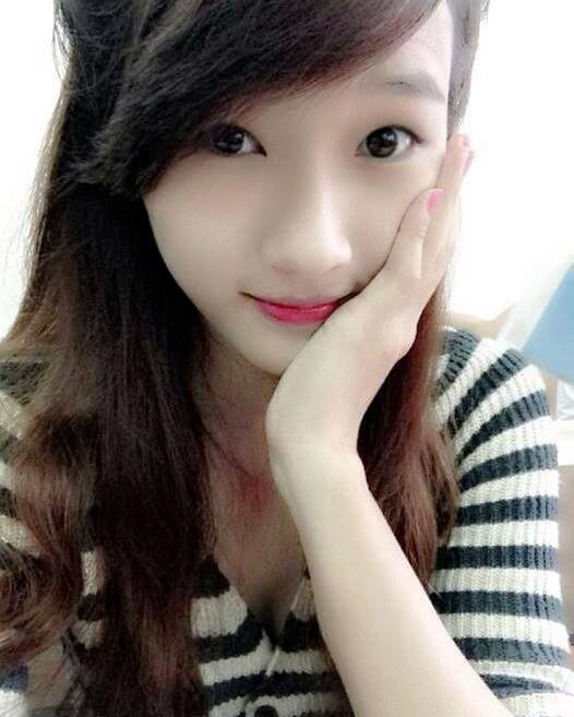 Sự thật về bức ảnh hot girl bán bánh tráng trộn Hà Nội 