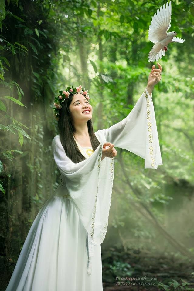 4 hot girl bán đồ vỉa hè làm mê mẩn cộng đồng mạng Việt