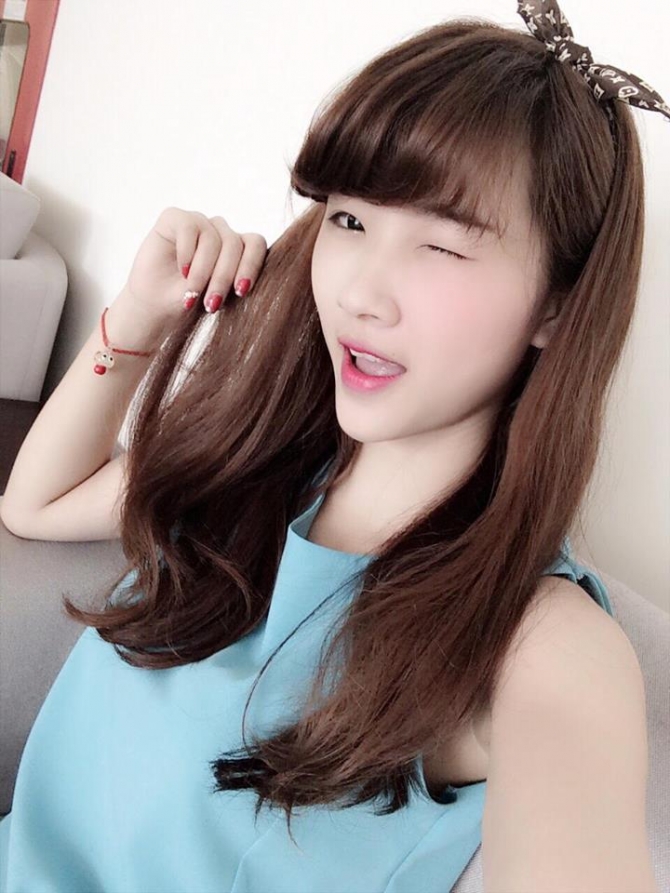 4 hot girl bán đồ vỉa hè làm mê mẩn cộng đồng mạng Việt