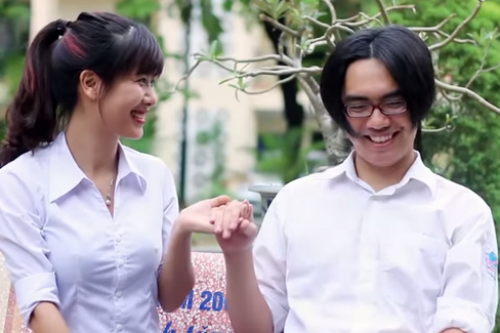 Video: Nhạc hot ngoài đời thực phiên bản học sinh cực vui nhộn Video: Nhạc hot ngoài đời thực phiên bản học sinh cực vui nhộn