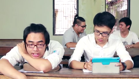 Video: Nhạc hot ngoài đời thực phiên bản học sinh cực vui nhộn