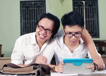 Video: Nhạc hot ngoài đời thực phiên bản học sinh cực vui nhộn