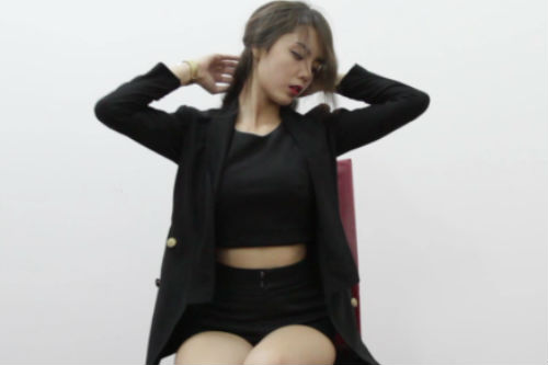 Sôi sục với vẻ gợi cảm, sexy của Á Hân trong bản cover Kpop