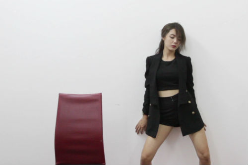 Sôi sục với vẻ gợi cảm, sexy của Á Hân trong bản cover Kpop