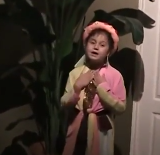 Phát sốt với bé gái người Mỹ cover “Em đi chùa Hương”