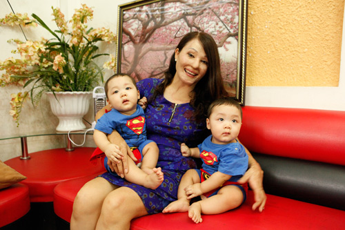 Cuộc sống sung túc của diễn viên bị chồng tạt axit Cuộc sống sung túc của diễn viên bị chồng tạt axit