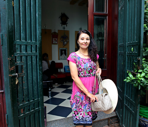 Cuộc sống sung túc của diễn viên bị chồng tạt axit Cuộc sống sung túc của diễn viên bị chồng tạt axit