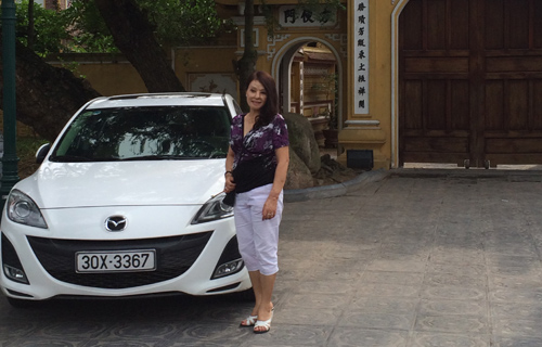 Cuộc sống sung túc của diễn viên bị chồng tạt axit Cuộc sống sung túc của diễn viên bị chồng tạt axit