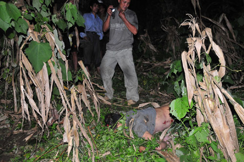 Trắng đêm cứu người trong vụ xe khách lao xuống vực