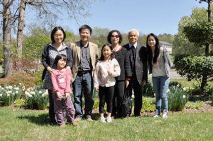 Phương pháp dạy con pha trộn hai nền văn hóa của GS Ngô Bảo Châu