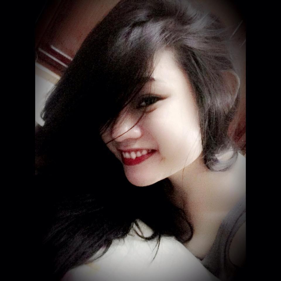 Cận cảnh nhan sắc của 9X gây sốc khi ăn kem tắm trắng