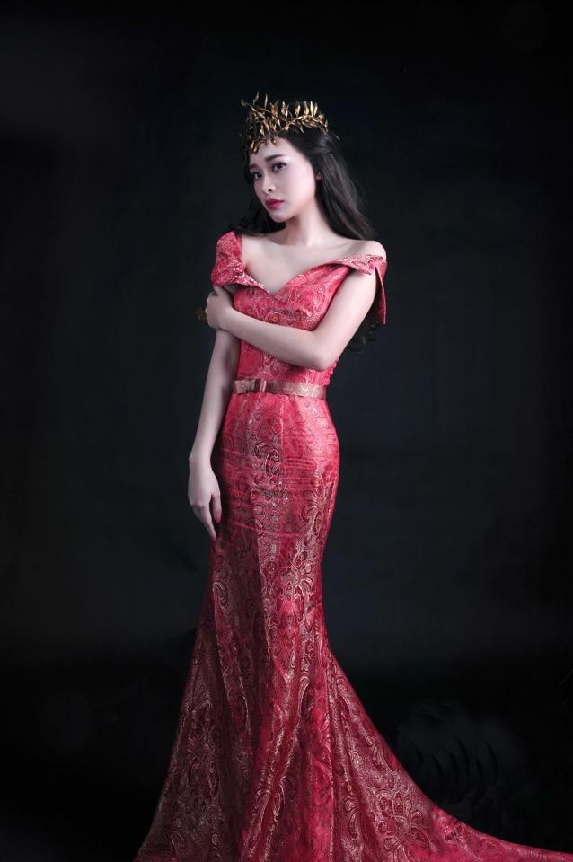 Nhan sắc xinh đẹp của các hot girl 9X kiếm hàng chục triệu/ tháng