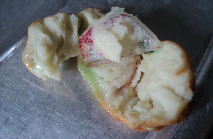 “Tá hỏa” khi thấy viên hải sản rau củ có nhân bằng mảnh thủy tinh