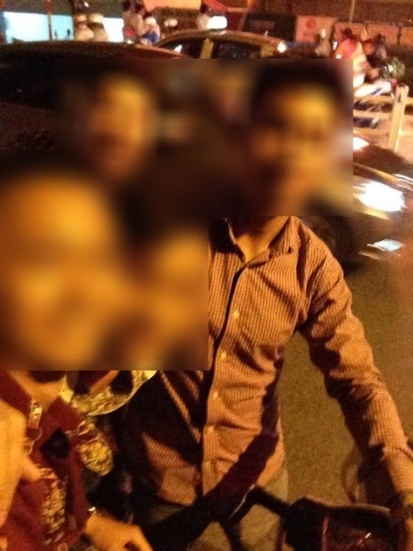 Bị chỉ trích vì chụp ảnh tự sướng tại đám cháy bar Luxury Bị chỉ trích vì chụp ảnh tự sướng tại đám cháy bar Luxury