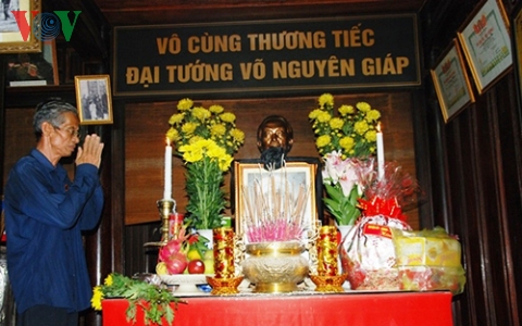 Lễ giỗ đầu Đại tướng Võ Nguyên Giáp ở quê nhà: Ấm cúng và giản dị Lễ giỗ đầu Đại tướng Võ Nguyên Giáp ở quê nhà: Ấm cúng và giản dị