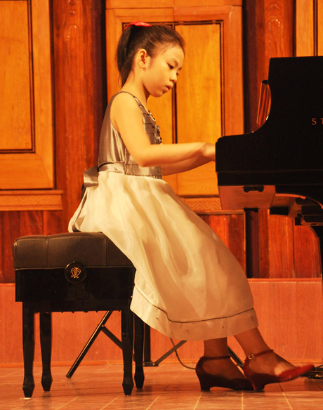 Những em gái 10X xinh đẹp gây sốt cộng đồng mạng Việt