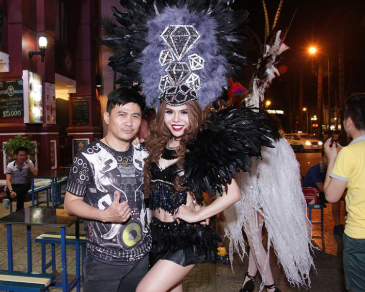 Clip siêu “hot”: Nữ Dancer nhảy “Kiss Me” có thân hình bốc lửa