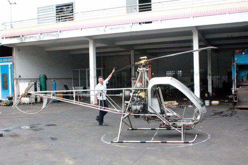 Kỹ sư Bùi Hiển khởi động thử nghiệm trực thăng tự chế