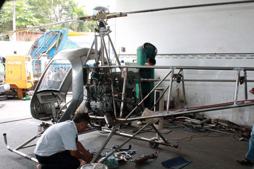 Kỹ sư Bùi Hiển khởi động thử nghiệm trực thăng tự chế